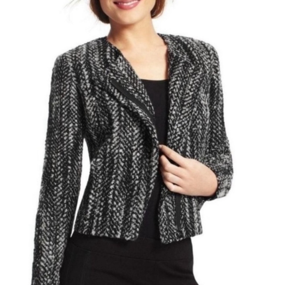 CAbi Mockingbird Tweed Moto Jacket. Zip details. Size 8. Fully lined. - Picture 13 of 15